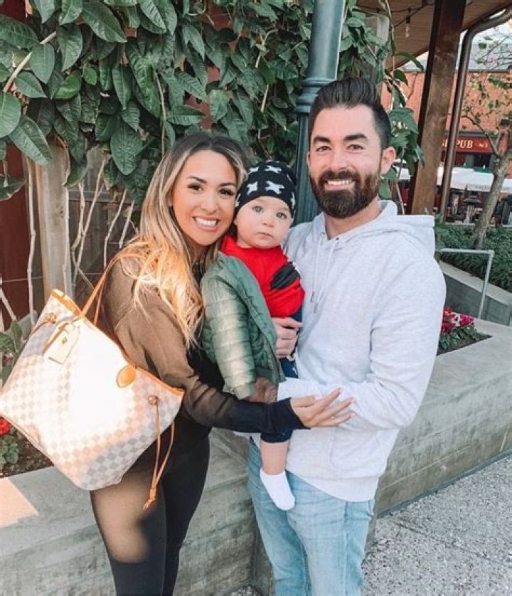 Alexandrea Garza – Youtuber, Cosmetologist, Makeup artist | Wiki, Age, Height, Net Worth, Relationship, Ethnicity, Career