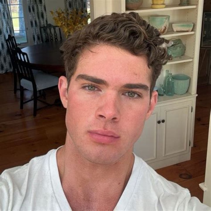 Kevin Leonardo – Tiktok star, YouTuber | When did he start his YouTube Channel? Wiki, Age, Height, Net Worth, Relationship, Ethnicity, Career